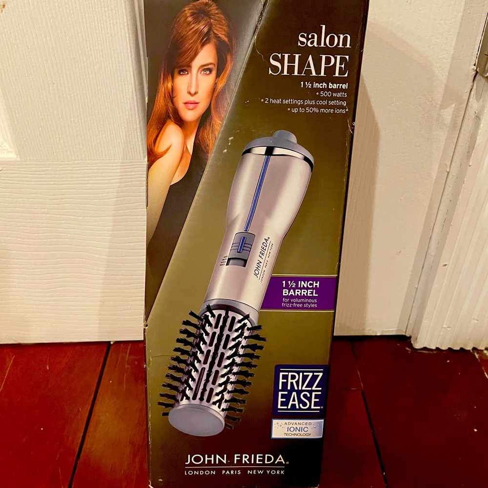 John Frieda Salon Shape 1 1/2in Blow Dryer Brush